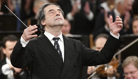 Riccardo Muti, 83, wird im kommenden Jahr die Wiener Philharmoniker dirigieren - bereits zum siebenten mal. (Bild: APA/HANS PUNZ)