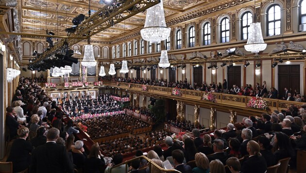 Auf einen vollen Saal, wie hier am 1. Jänner 2020, werden die Musiker beim Neujahrskonzert diesmal verzichten müssen. (Bild: APA/HERBERT NEUBAUER)