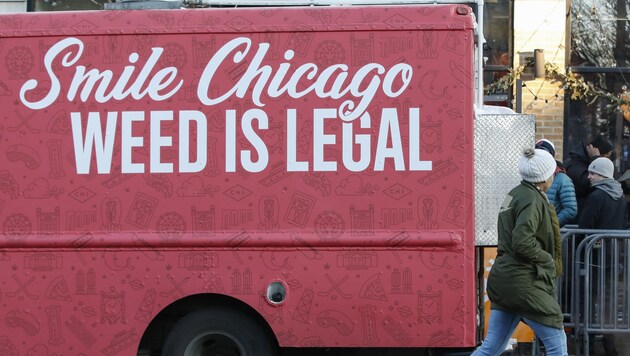 In der Metropole Chicago war wegen der Liberalisierung Lächeln angesagt. (Bild: APA/AFP/KAMIL KRZACZYNSKI)