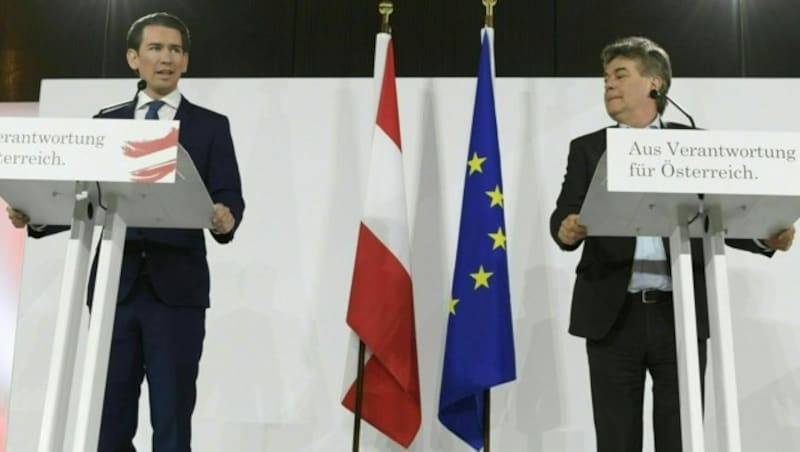 Kurz und Kogler bei der Präsentation des gemeinsamen Regierungsprogramms (Bild: APA/Hans Klaus Techt)