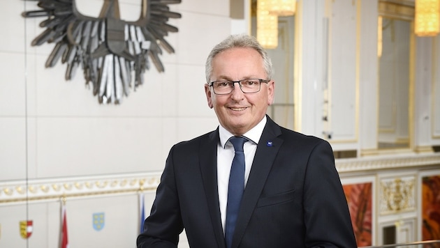 Bundesratspräsident Karl Bader im Sitzungssaal (Bild: Johannes Zinner)