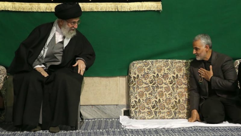 Irans geistliches Oberhaupt Ayatollah Ali Khamenei und Kassem Soleimani (Bild: AFP)