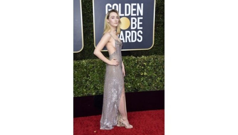 Saoirse Ronan mit Side-Boob-Blitzer am roten Teppich der Golden Globes (Bild: Jordan Strauss/Invision/AP)