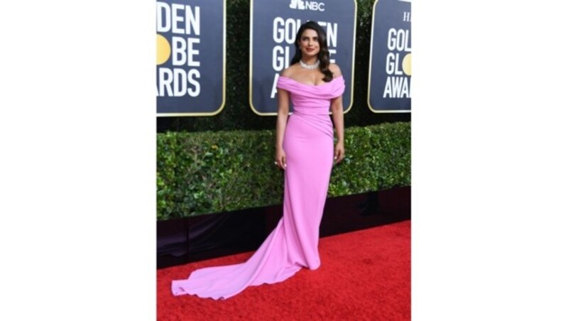 Priyanka Chopra mit Wow-Dekolleté in einer pinken Robe von Cristina Ottaviano (Bild: AFP or licensors)