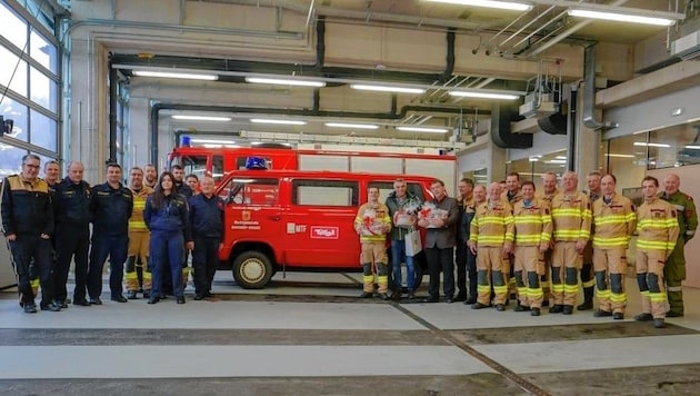 Die Feuerwehrleute aus Kozice in Kroatien holten den Wagen in Nußdorf-Debant ab. (Bild: FF Nußdorf-Debant)
