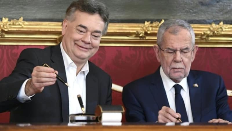 Vizekanzler Werner Kogler und Bundespräsident Alexander Van der Bellen (Bild: APA/HANS KLAUS TECHT)