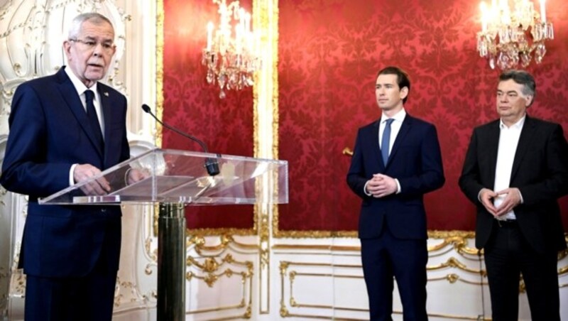 Bundespräsident Alexander Van der Bellen, Bundeskanzler Sebastian Kurz und Vizekanzler Werner Kogler (Bild: APA/HANS KLAUS TECHT)