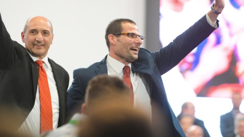 Robert Abela (rechts) mit Labour-Parteifreund Chris Fearne (Bild: AFP)