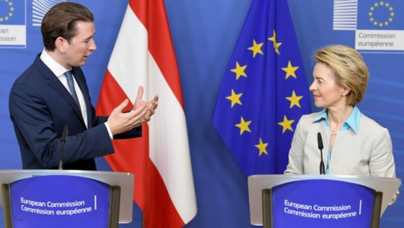 Sebastian Kurz und EU-Kommissionspräsidentin Ursula von der Leyen (Bild: APA/ROLAND SCHLAGER)