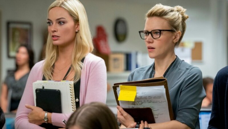 Margot Robbie und Kate McKinnon in „Bombshell“ (Bild: AP)