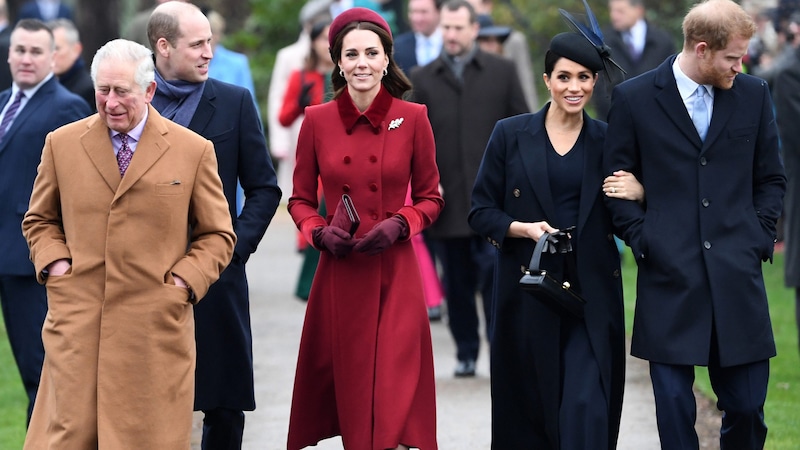 Prinz Charles, Prinz William, Herzogin Kate, Meghan und Prinz Harry (v.l.n.r.) (Bild: APA/AFP)