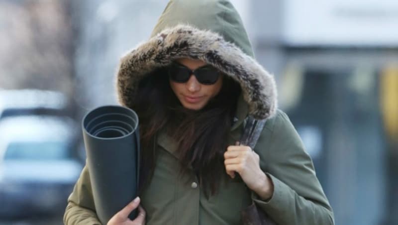 Meghan Markle 2017 mit warmer Barbour-Jacke in Toronto (Bild: www.viennareport.at)