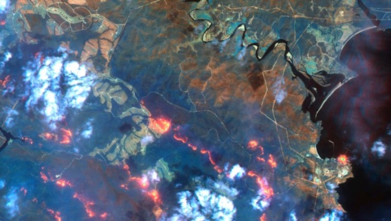 Ein Satellitenfoto zeigt die Waldbrände, die sich in der Gegend südlich von Eden und Twofold Bay ausbreiten. (Bild: ©2020 Maxar Technologies)