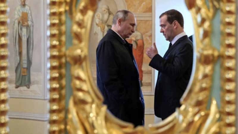 Der russische Präsident Wladimir Putin und sein Vertrauter Dmitri Medwedew (Bild: AFP)