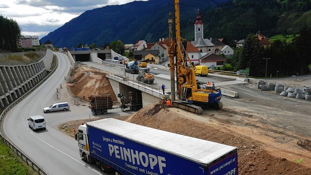 Die Großbaustelle in Unzmarkt soll im Oktober fertig sein (Bild: Kevin Geißler)