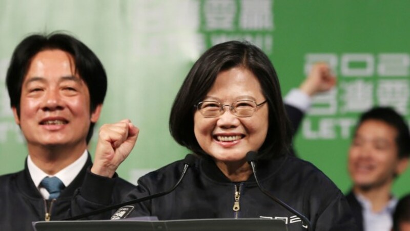 Taiwans Präsidentin Tsai Ing-wen schickt den TSMC-Gründer als Gesandten, da sie wegen des Drucks aus Peking nicht selbst am Gipfel teilnehmen kann. (Bild: AP)