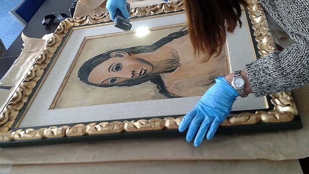 Das Gemälde „Kopf einer jungen Frau“, nachdem es im Sommer 2015 beschlagnahmt wurde (Bild: AFP/Douane Francaise)
