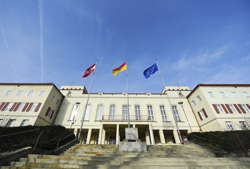 The government bench in the Landhaus will soon be filled. (Bild: APA/ROBERT JAEGER)