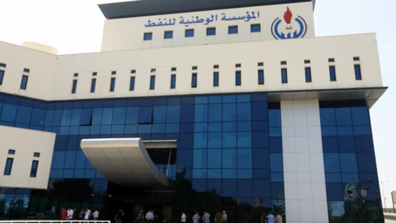 Der Sitz der National Oil Corporation in Tripolis (Bild: APA/AFP/Mahmud TURKIA)
