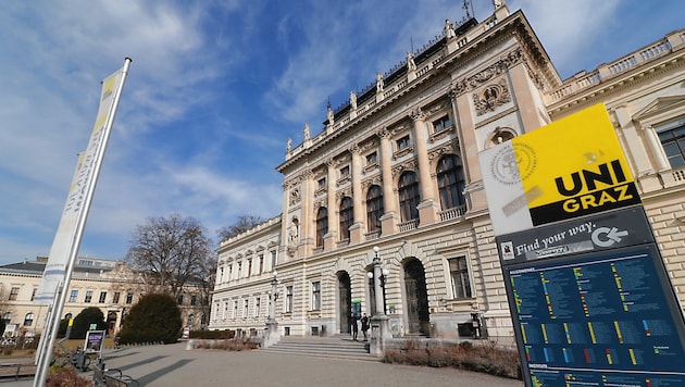An der Uni Graz haben die Hörsäle geschlossen – doch die Studenten büffeln eifrig zuhause. (Bild: Christian Jauschowetz)