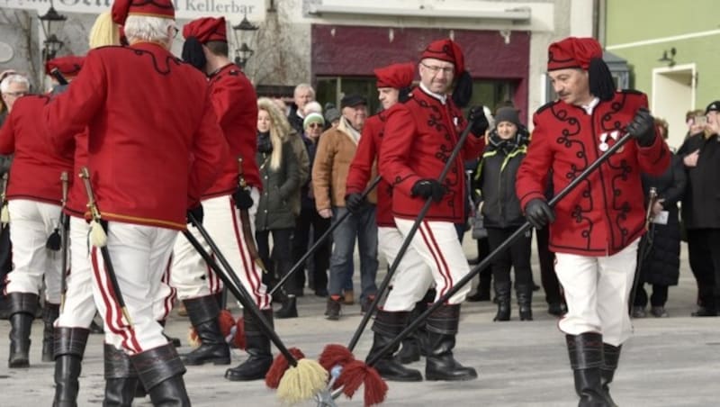 Die Russentänzer, Ehrengarde des Kommissärs, bei ihrem traditionellen Tanz. (Bild: Holitzky Roland)