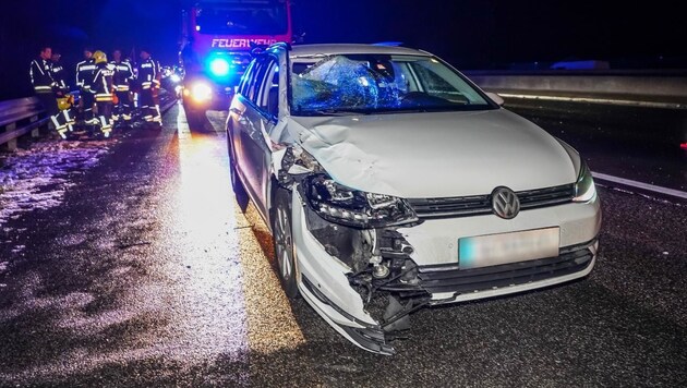 Der Wagen der Oberösterreicherin, der auf der A 1 der Betrunkene vors Auto gelaufen war. (Bild: Einsatzdoku.at)