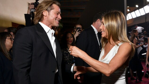 Jennifer Aniston und Brad Pitt feierten eine süße Reunion hinter der Bühne bei den SAG Awards. (Bild: 2020 Getty Images)