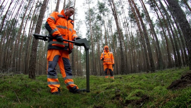 Das als Industriefläche ausgewiesene Areal wird derzeit auf Kampfmittel aus dem Zweiten Weltkrieg untersucht. (Bild: AP)