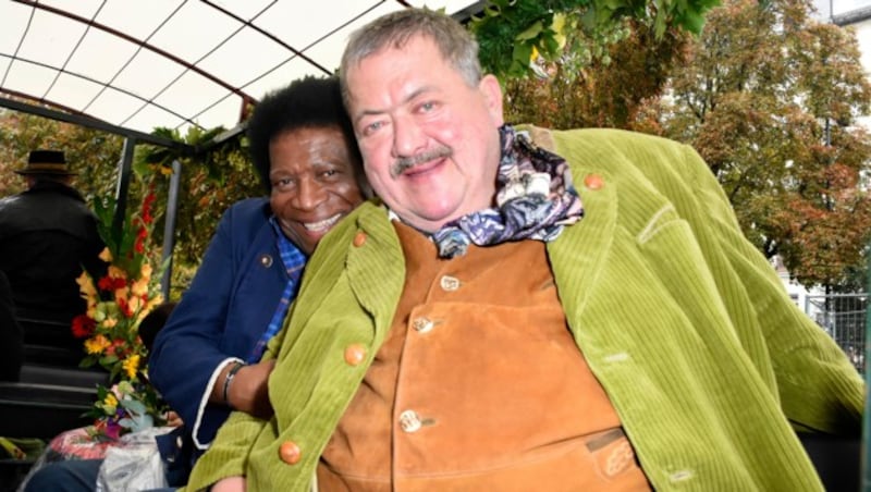 Roberto Blanco und Joseph Hannesschläger 2016 beim Wiesn-Einzug der Festwirte und Brauereien auf dem Oktoberfest (Bild: www.viennareport.at)