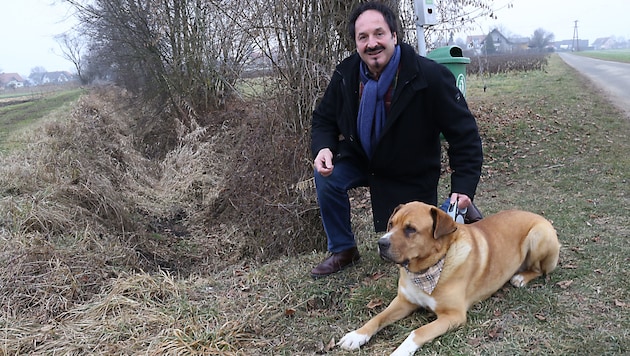 Stolzes Herrl: Rupert Sixt mit seinem Mischlingshund „Zeus“ (Bild: Christian Jauschowetz)