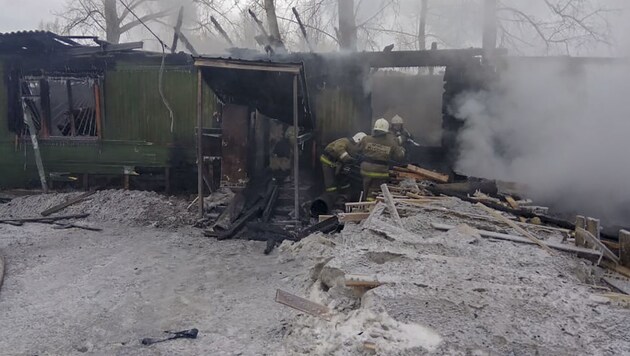 In diesem Arbeiterhaus in Russland starben elf Personen bei einem verheerenden Brand. (Bild: AFP)