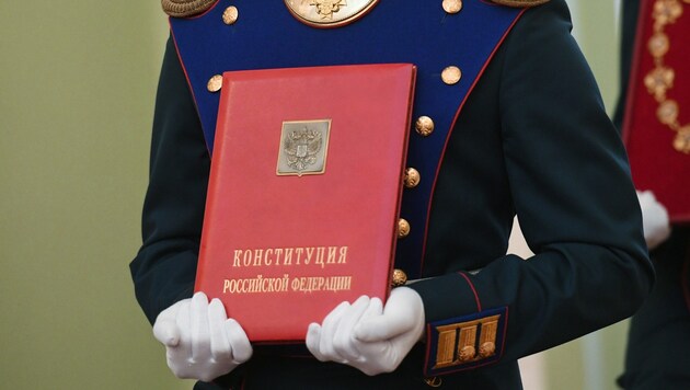 Russlands Bürger sollen nun über die geplanten Verfassungsänderungen abstimmen. (Bild: AFP)