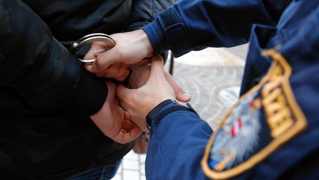 The handcuffs clicked for two suspected drug dealers in Klagenfurt. (Bild: Uta Rojsek-Wiedergut, Symbolbild)