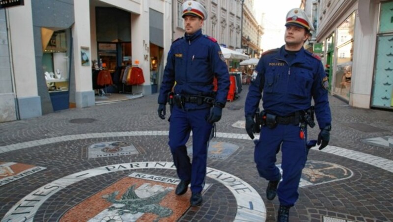 Polizeipatrouille in Klagenfurt (Archivbild) (Bild: Uta Rojsek-Wiedergut)