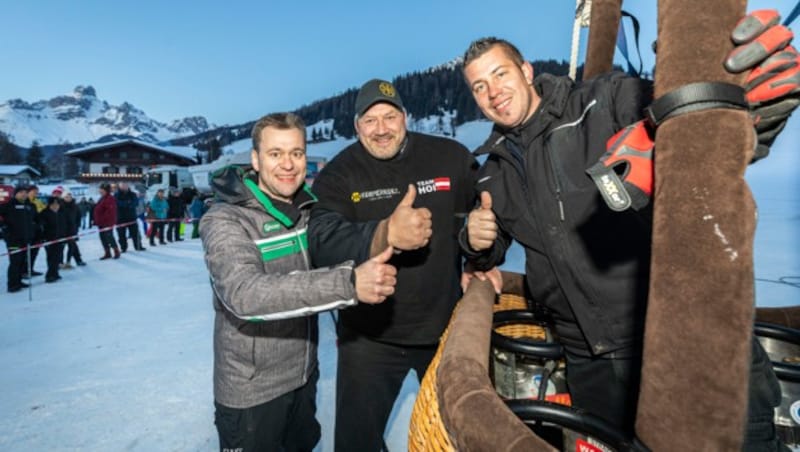 Veranstalter Hannes Mayr, Strongman Martin Hoi und Pilot Philípp Stumper. (Bild: Filzmoos Tourismus/Christian Fischbacher)