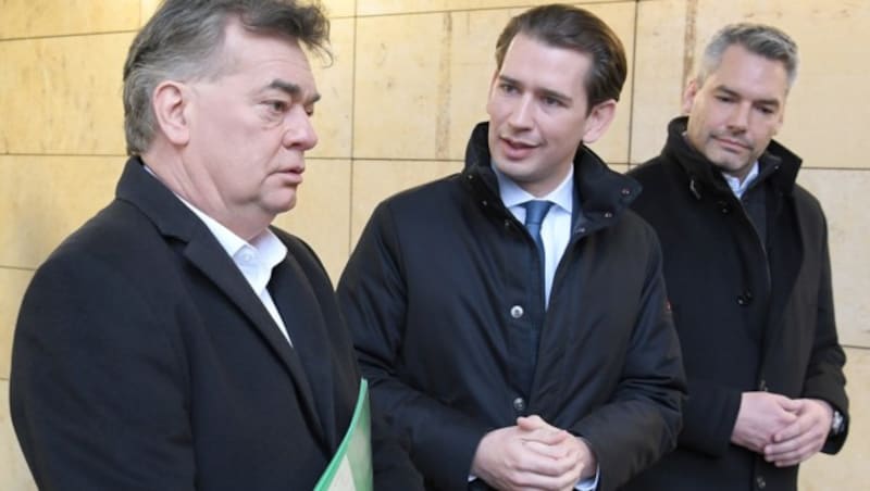 Werner Kogler, Sebastian Kurz und Karl Nehammer (Bild: APA/ROLAND SCHLAGER)