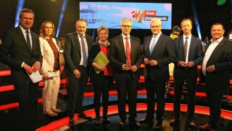 Von links: Moderator Thomas Mohr, Sabine Oberhauser („Burgenland-Krone“), Landeshauptmann Hans Peter Doskozil, Regina Petrik, Manfred Kölly, Thomas Steiner, Johann Tschürtz, Eduard Posch (Bild: Klemens Groh)