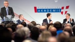 Von links nach rechts: Thilo Sarrazin, Harald Vilimsky, Maximilian Krauss, Heinz-Christian Strache (Bild: APA/GEORG HOCHMUTH)