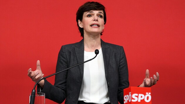 SPÖ-Chefin Pamela Rendi-Wagner lässt die Parteibasis über ihre Zukunft an der Spitze der SPÖ abstimmen. (Bild: APA/Helmut Fohringer)
