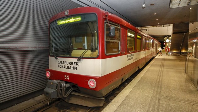 Die geplante Lokalbahnverlängerung begrüßt die FPÖ und geht weiter: Sie will eine Anbindung bis Braunau. (Bild: Tschepp Markus)