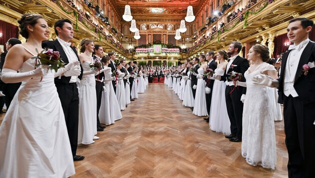 Das Eröffnungskomitee während der Eröffnung des Balles der Wiener Philharmoniker im Wiener Musikverein (Bild: APA/HERBERT NEUBAUER)
