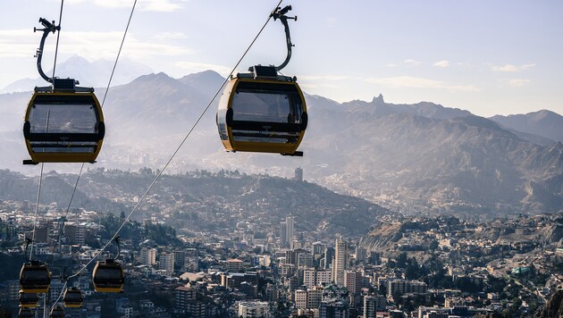 Rund um die Welt erobern, wie hier in La Paz, urbane Seilbahnen die Städte – in Linz hakt’s (Bild: Doppelmayr)