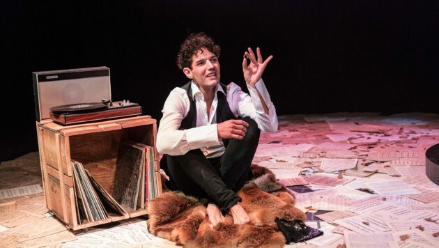 David Baldessari ist die erste Saison am Theater des Kindes und überzeugt als moderner Orpheus im neuen Stück! (Bild: Kurt Hoerbst)