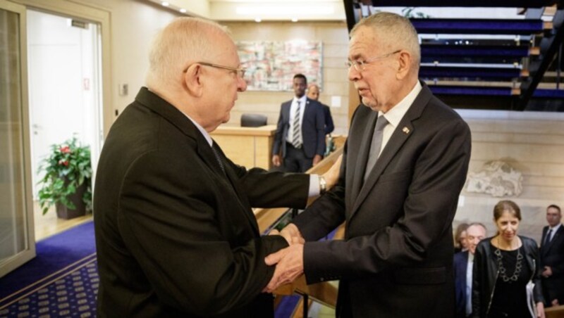 Bundespräsident Alexander Van der Bellen traf den israelischen Präsidenten Reuven Rivlin zu einem Arbeitsgespräch. (Bild: APA/BUNDESHEER/PETER LECHNER)