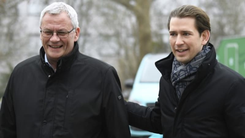 ÖVP-Chef Sebastian Kurz und ÖVP-Spitzenkandidat Thomas Steiner (L.) (Bild: APA/ROBERT JAEGER)