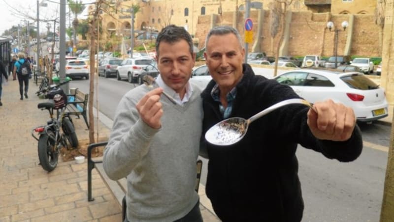 „Krone“-Reporter Gregor Brandl mit Mentalist Uri Geller (Bild: Gregor Brandl)