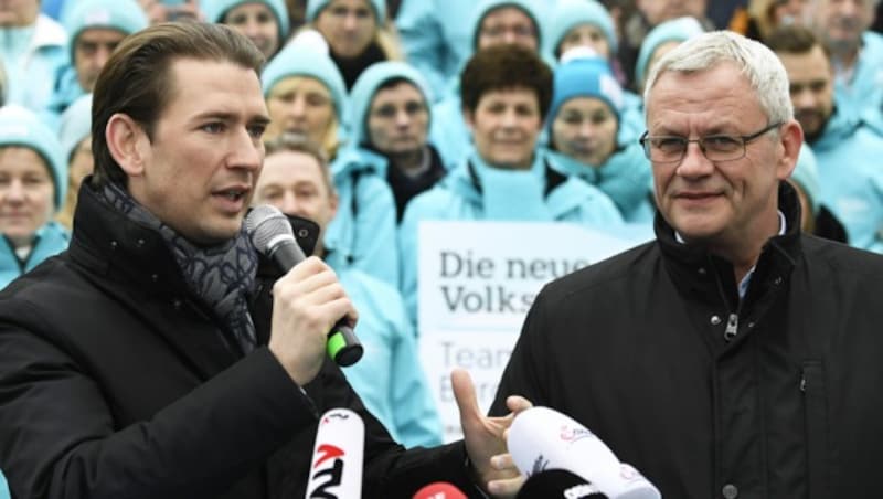 ÖVP-Chef Sebastian Kurz und ÖVP-Spitzenkandidat Thomas Steiner beim Wahlkampfabschluss der ÖVP-Burgenland (Bild: APA/ROBERT JAEGER)