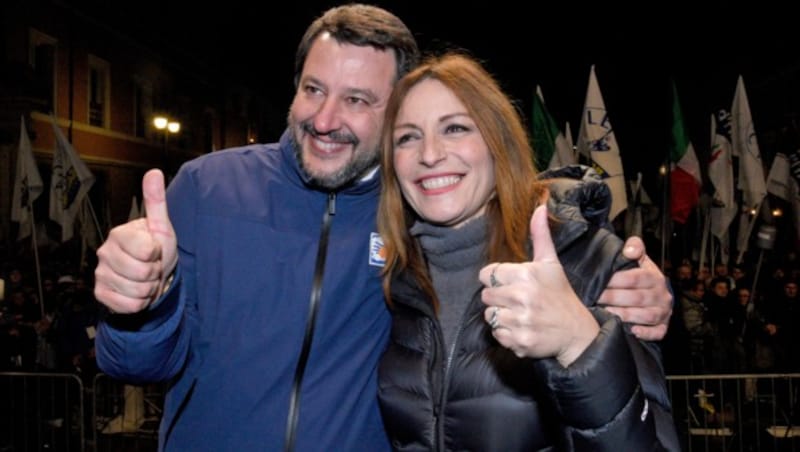 Matteo Salvini mit seiner Kandidatin für die Regionalwahlen in Emilia-Romagna, Lucia Borgonzoni (Bild: AP)