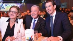 Bundeskanzler Sebastian Kurz (r.) und Landeshauptfrau Johanna Mikl-Leitner (l.) begleiteten bereits am 7. Jänner den Auftakt der Volkspartei in den Gemeinderatswahlkampf in Wiener Neustadt. Bürgermeister Klaus Schneeberger hat die ÖVP am Sonntag zum ersten Mal in der Geschichte auf den ersten Platz geführt. (Bild: APA/ERNST WEISS)