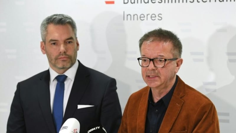Innenminister Karl Nehammer (ÖVP) und Gesundheitsminister Rudolf Anschober (Grüne) (Bild: APA/ROLAND SCHLAGER)